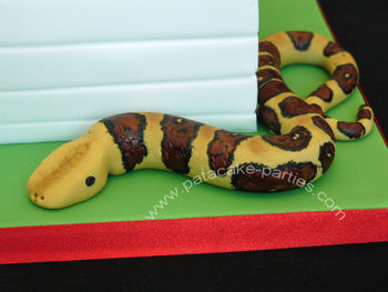 Close-up of the sugarpaste snake.